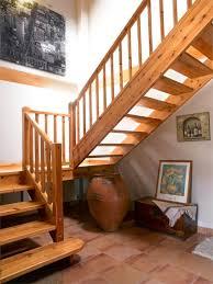Escaleras en madera maciza. Forramos su escalera. Diseñamos