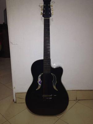 Se vende guitarra acustica BARATA!