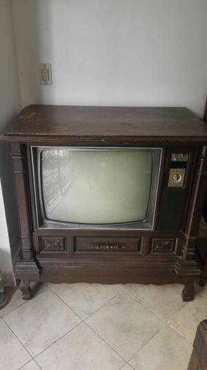 Televisor con Mueble de Madera Antiguo