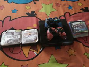 Vendo Xbox 360 con 2 Controles