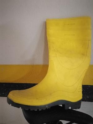 Botas Industriales Amarillas Cana Alta. Talla 41.