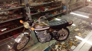 Moto a Escala Kawasaki 900 Vintage