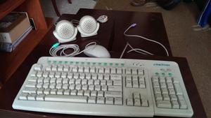 Set de teclado, mouse y parlantes de Emachines