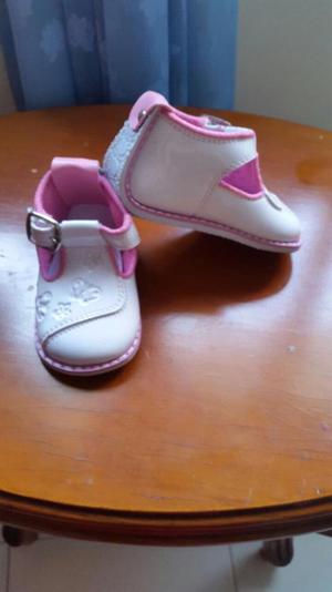 Vendo Zapatos para Bebe Niña nuevos