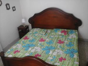 Cama en madera de 2m x 2m Mesa de noche