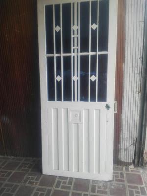 Puerta Metalica.vidrios Azules