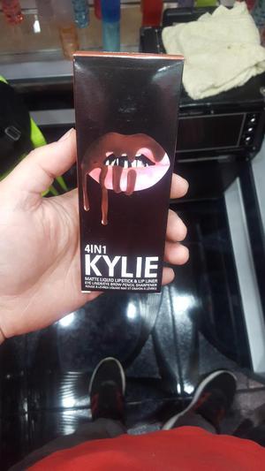 Kylie 4in1