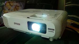 Proyector EPSON H550A.