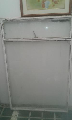 vendo ventana con vidrio en buen estado