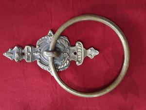 Golpeador de puerta en bronce