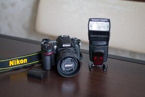 Camara Nikon D Con Lente Nikkor Af-s35 Y Flash Yongnouo