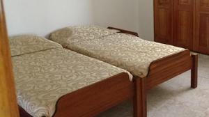 Se venden camas de madera con colchon incluido!