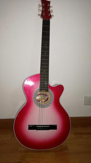 Guitarra acustica rosada