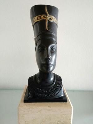 Escultura de Nefertari en Bronce