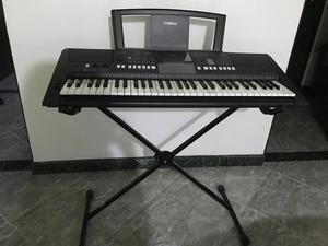 Organeta YAMAHA PSR E423 en excelente estado.