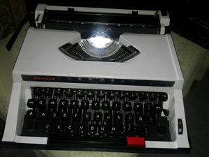Maquina de Escribir Casi Nueva