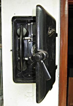 Antiguo Teléfono Ericsson Gabinete