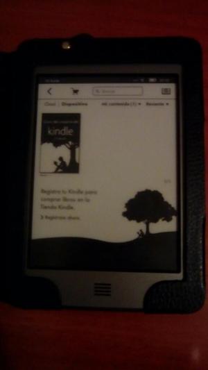 Kindle con Estuche Y Linterna