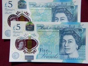 2 Billetes De Plástico Consecutivos De Inglaterra 5 Pounds