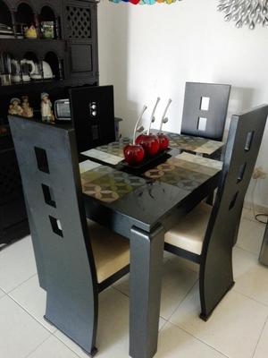 Se Vende Comedor de 4 Puestos en Madera