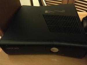 XBOX 360 NEGRO con 5 juegos originales y dos controles