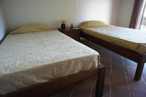 2 camas tarima 1 x 1.90, con colchón, sábana, funda y