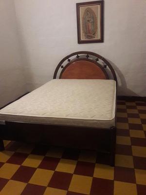 Se Vende Una Cama Colchon Y Nochero