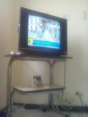 Vendo Tv con Mesa