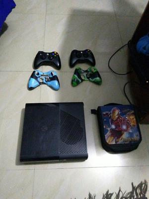 xbox 360 slim 2 controles 2 forros para los controles 25