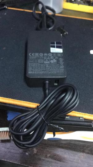 Cargador Surface Pro 4