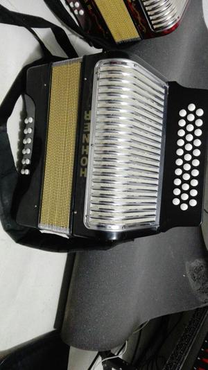 Acordeon Hohner Corona Si Mi La