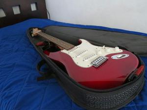 Guitarra Electrica FENDER, forro y amplificador