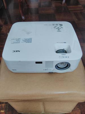 PROYECTOR USADO NEC NP610 BUENAS CONDICIONES