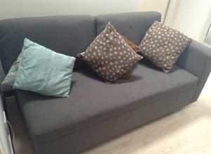 Sofa de color gris en L