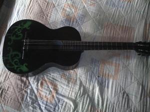 Se Vende Guitarra en Buen Estado