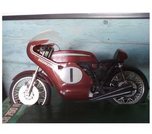 Vendo Modelo a escala - Moto Honda CB750