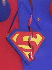 piñata de superman