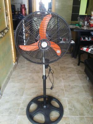 Se Vende Ventilador de Pie Grande