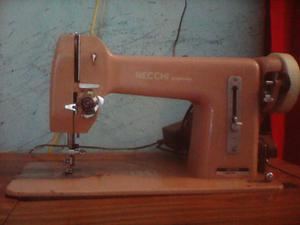 Vendo Maquina de Coser Familiar