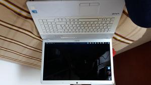 Vendo laptop sony vaio color blanco de 17,5 pulgadas a un