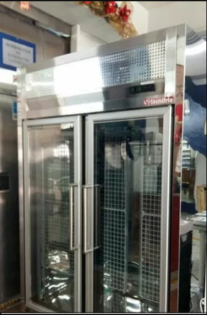 Vitrina Vertical Refrigeración y Congelación AÚN CUENTA