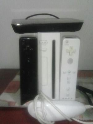 Nintendo Wii con 2 Controles Y Nunchuk