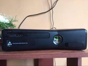 Xbox 360 con 60 Juegos, 2 Controles Caja