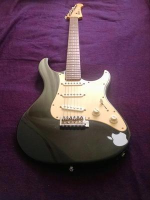 Guitarra Electrica Yamaha Eg303