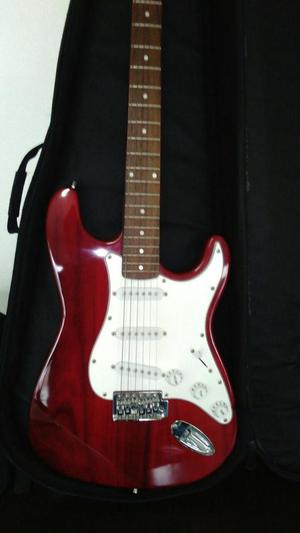 Guitarra electrica roja mas amplificador y forro