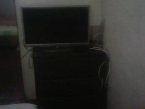 Se vende TV, nevera, cama y mesas de noche