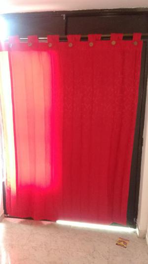 cortina doble roja cada una mide 130 x 180