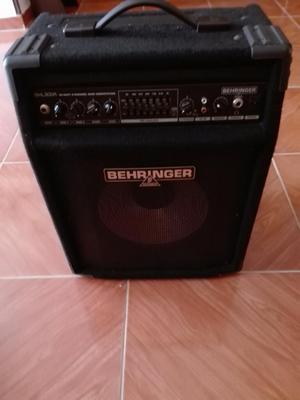 Amplificador de bajo Marca Behringer