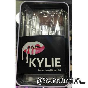 Brochas Kylie