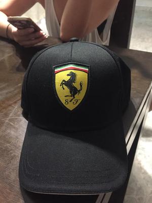 Vendo Gorra Ferrari Original